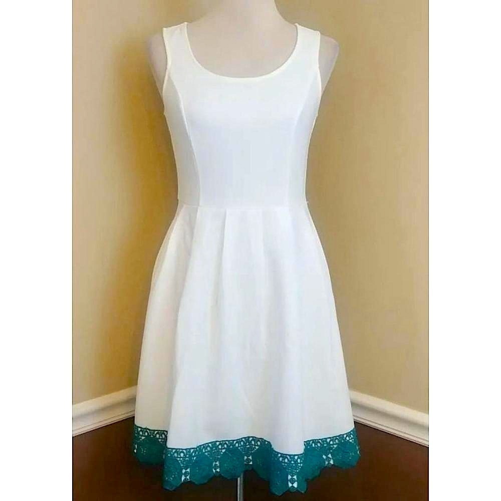 Pleated White Dress Teal Green Crochet Trim Sleeveless ModCloth Doe & Rae NEW
